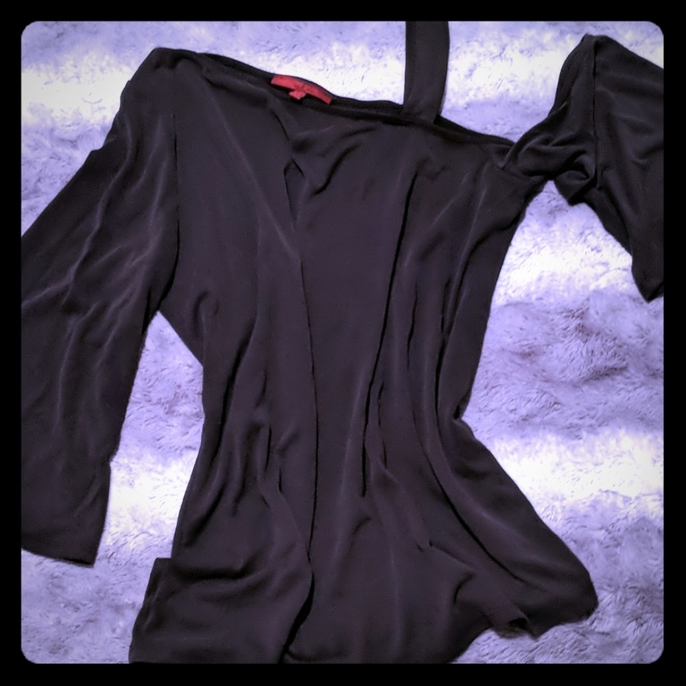 BUCKLE - off shoulder top